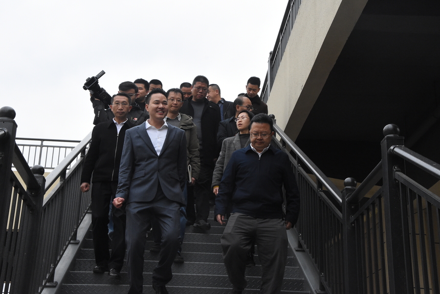 镇宁县县委书记黄玮莅临中联万国商贸城项目指导调研