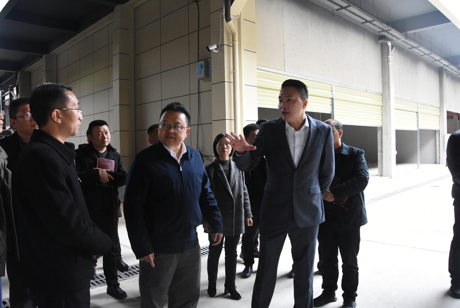 镇宁县县委书记黄玮莅临中联万国商贸城项目指导调研