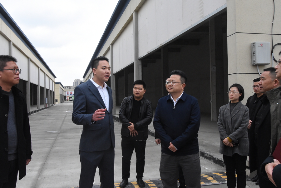 镇宁县县委书记黄玮莅临中联万国商贸城项目指导调研